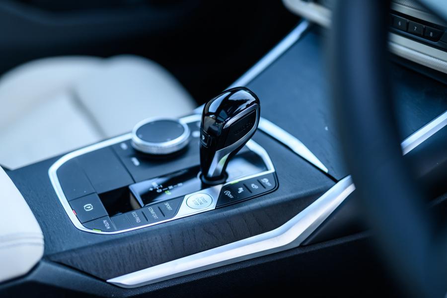Детали интерьера BMW 320d xDrive Touring M Sport (G21) 2019 года  (JP) (фото 20 из 28)